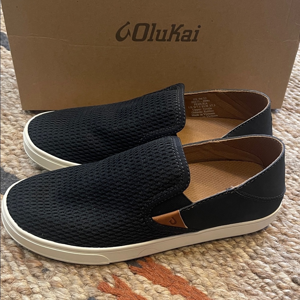 OluKai Pehuea Black NEW IN BOX